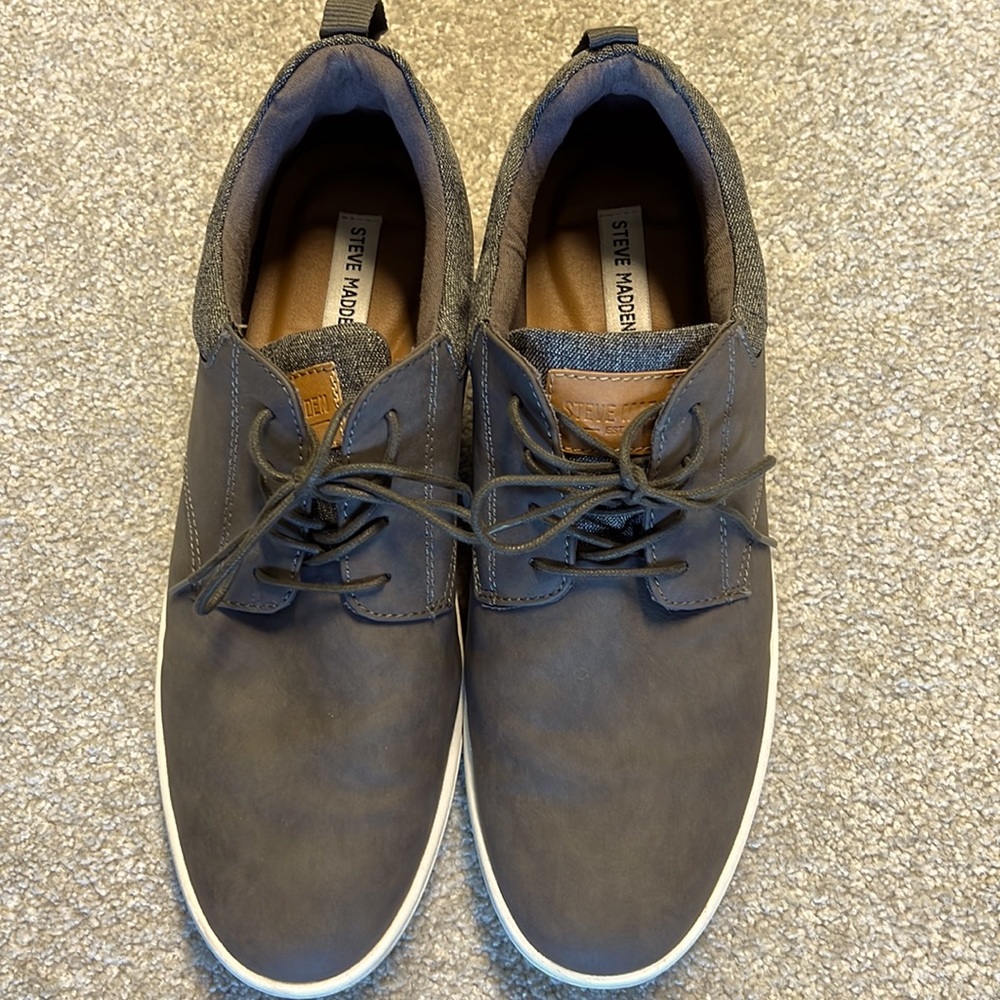 Steve Madden Men’s Jed Lace up casual sneaker.